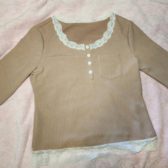 SOLD [ Romwe ]Contrast Lace Button Front Tee - Picture 5 of 8